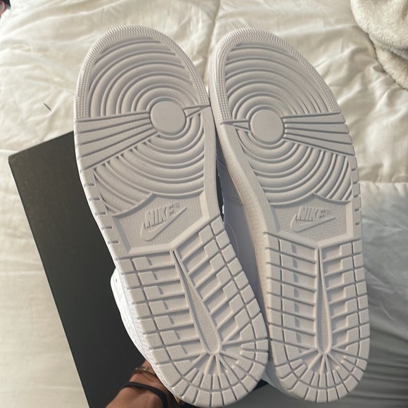 Air Jordan 1 Mid Triple White 100%Authentic
Brand new in original box - Picture 3 of 13